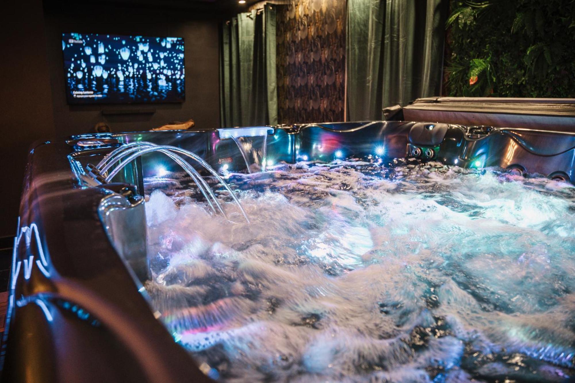 L Escale Jacuzzi Et Sauna エヴルー エクステリア 写真